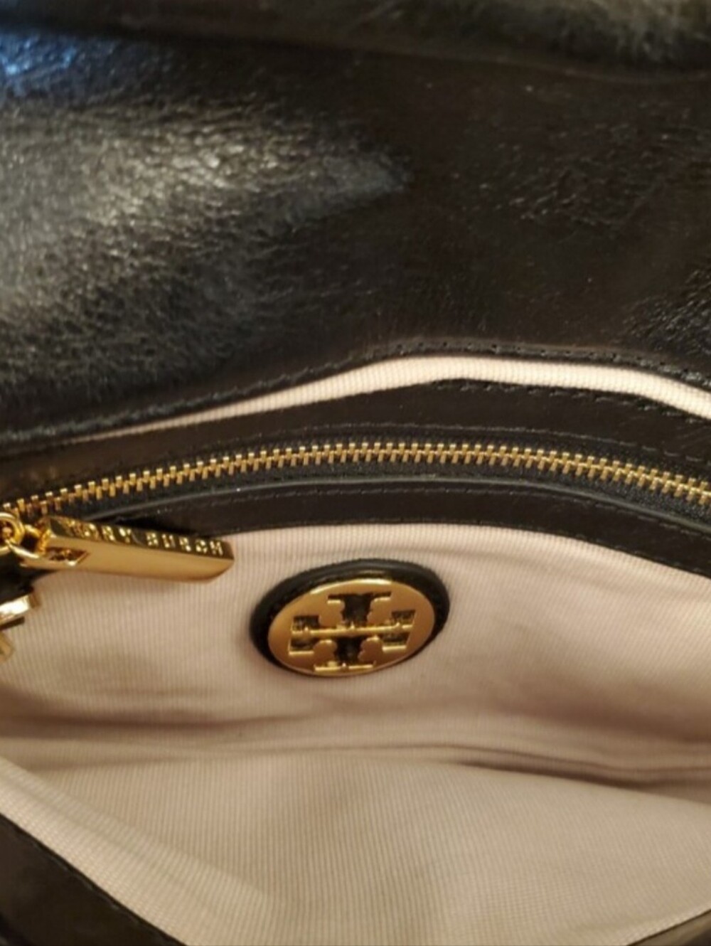 Tory Burch Black Leather Shoulder Bag with Gold Logo Chain - Picture 8 of 8